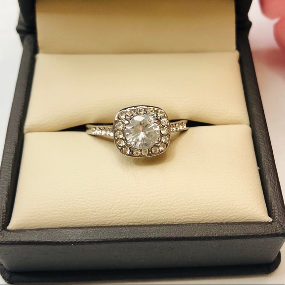 White Sapphire Promise Ring Size 8 - Picture 2 of 8